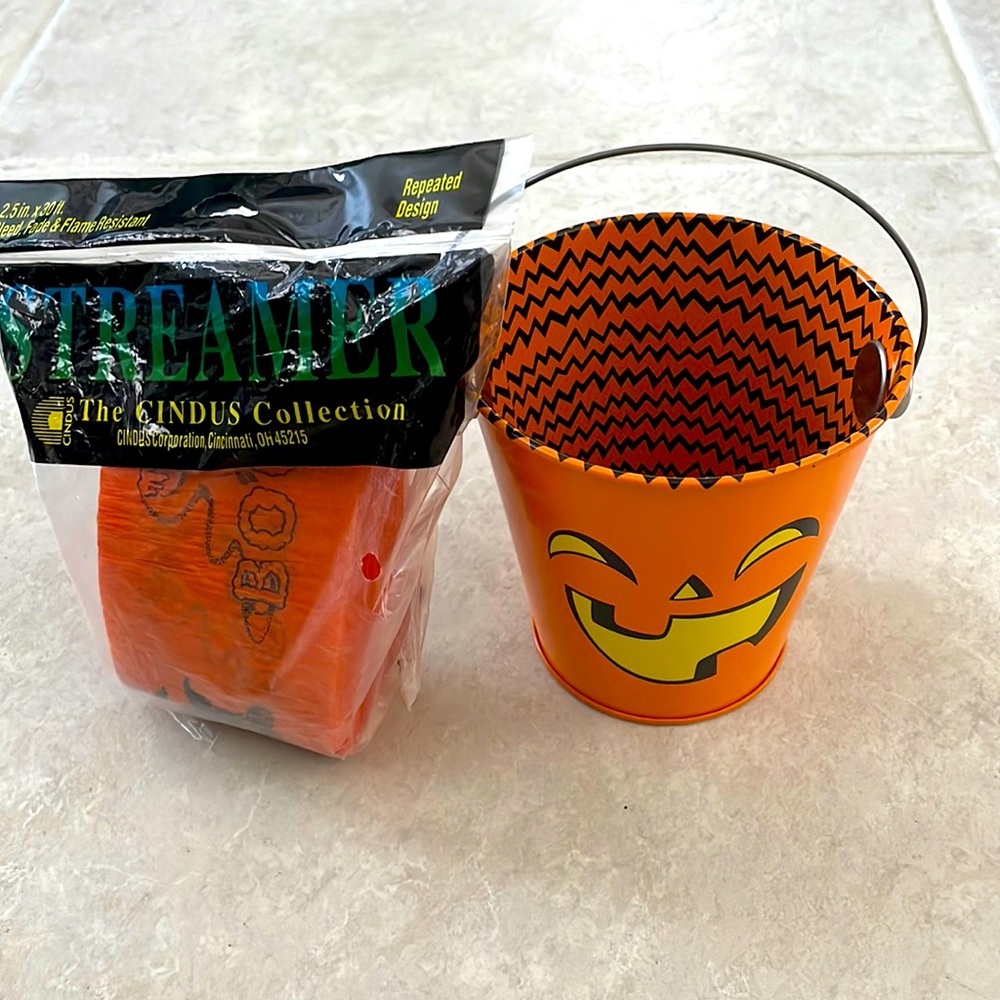 ☀️3 for $10 - Halloween 🎃 Pumpkin Basket & Streamer